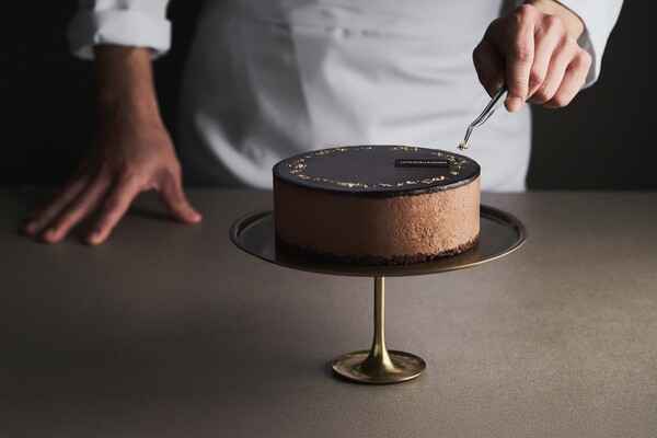 롯데호텔앤리조트 온라인 전용 상품 '골드 초콜릿케이크'