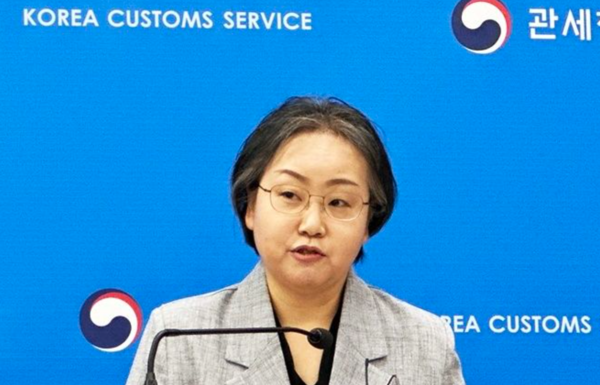 11일 정부대전청사 기자실서 '중동발 물가관리 필수품 수입업체 관세조사' 착수에 대해 브리핑하고 있는 관세청 하유정 심사국장 /사진=뉴시스