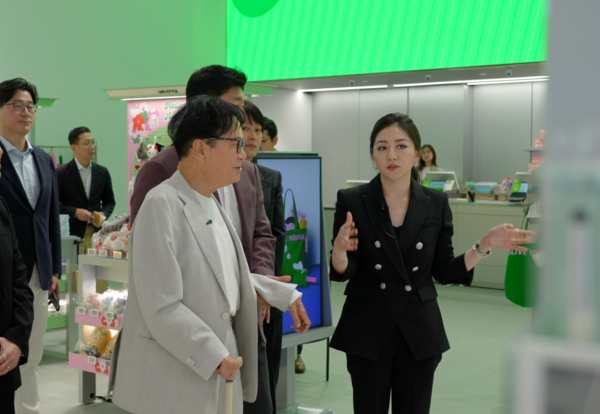 29일(현지시간) 올리브영 패서디나점에서 이재현 CJ그룹 회장 /CJ그룹 제공