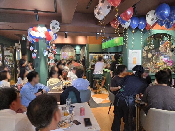 19일 오전 10시 만석이 된 BBQ 을지로입구점 /BBQ