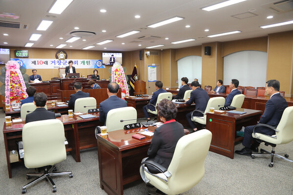 제10대 거창군의회가 지난 2일 오전 제293회 임시회 제1차 본회의를 열고 있다. /사진=거창군의회
