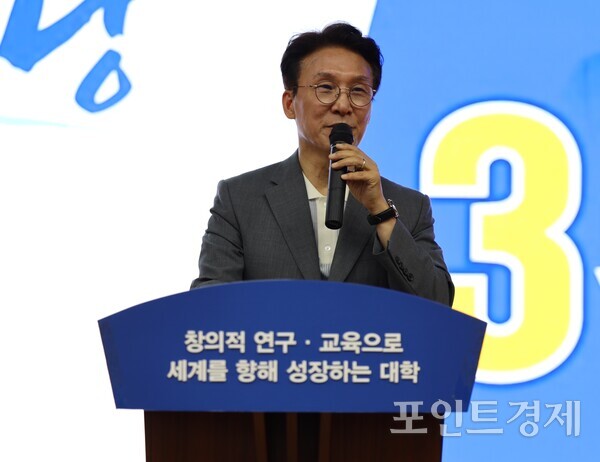 김민석 더불어민주당 당대표 후보가 28일 국립창원대학교에서 열린 민주당원 초청강연회에서 발언하고 있다. ⓒ포인트경제