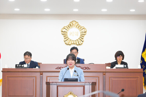 영덕군의회 김미애 의원이 제325회 임시회 본회의에서 5분 자유발언을 하고 있다. 사진=영덕군의회(포인트경제)