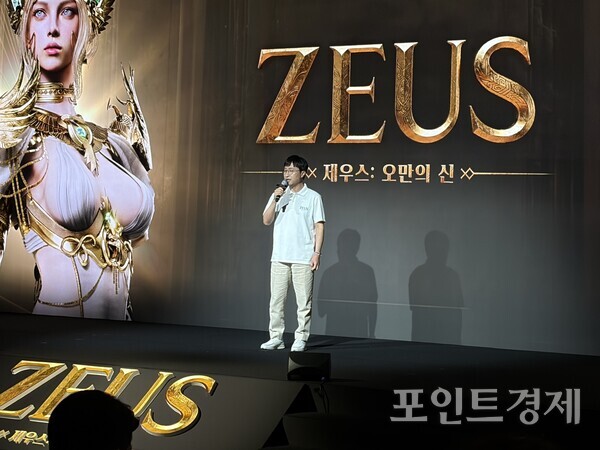 컴투스 남재관 대표가 7일 열린 '제우스: 오만의 신' 쇼케이스에서 환영사를 전하고 있다. ⓒ포인트경제
