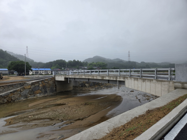 신안면 중촌교량 복구 전경. /산청군