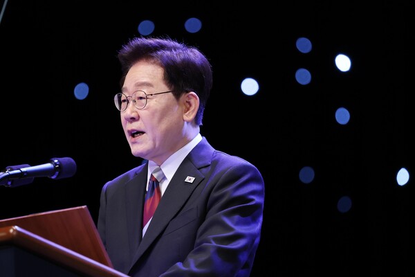 이재명 대통령이 15일 서울 종로구 세종문화회관에서 열린 제81주년 광복절 경축식에서 경축사를 하고 있다. /뉴시스