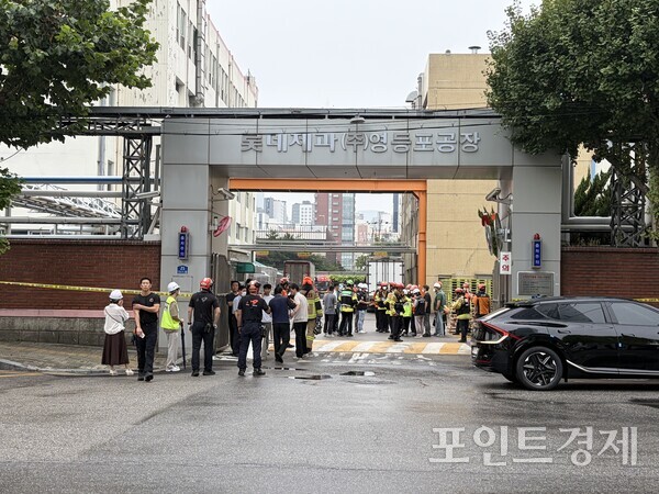 암모니아 가스가 유출되는 사고가 발생한 서울 영등포구 롯데웰푸드 영등포공장 입구 앞 ⓒ포인트경제