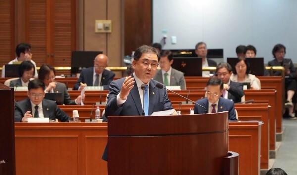 더불어민주당 허성무 국회의원이 지난 25일 국회 예결위에서 질의 하고 있다. /허성무 의원 페이스북 화면 캡쳐