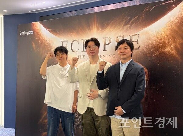 (왼쪽부터) 김동혁 아트 디렉터(AD), 엔픽셀 이상문 총괄 PD, 스마일게이트 신재익 이사 ⓒ포인트경제