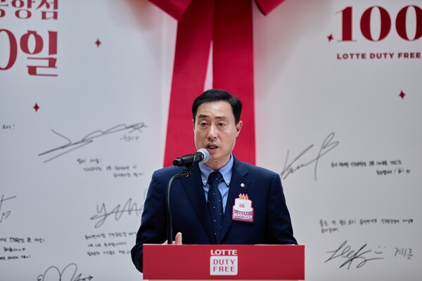 김동하 롯데면세점 대표이사가 지난 7월 인천국제공항 제1여객터미널 DF1 구역 오픈 100일 기념 행사에서 발언하고 있다. 롯데면세점은 인천공항점 영업을 본격화하며 외국인 관광객 수요 확대에 대응하고 있다. /롯데면세점