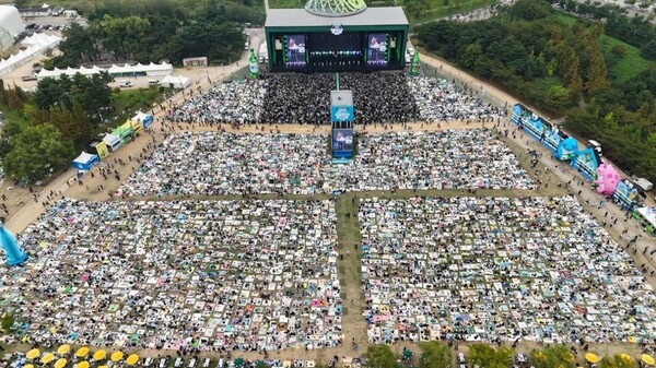 인천 송도 달빛축제공원에서 열린 '2026 이슬라이브 페스티벌'에 관람객 1만8000여 명이 참여했다. /하이트진로