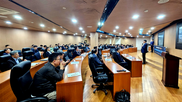 이종원 학회장이 한국벤처캐피탈학회 창립총회에서 벤처투자 생태계의 발전 방향을 설명하고 있다. /호서대