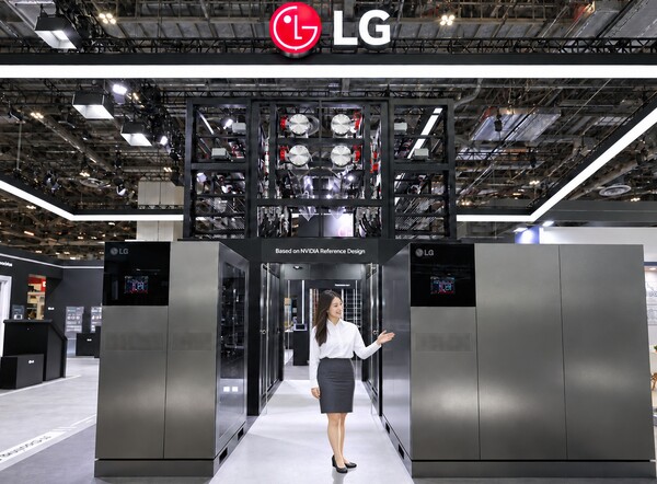 LG전자가 29일 싱가포르에서 개막한 '데이터센터월드 아시아 2026'에 참가해, 엔비디아 규격 승인을 받은 1㎿와 2.6㎿ 냉각수분배장치(CDU)를 포함한 AI 데이터센터 냉각 솔루션을 선보인다. /LG전자