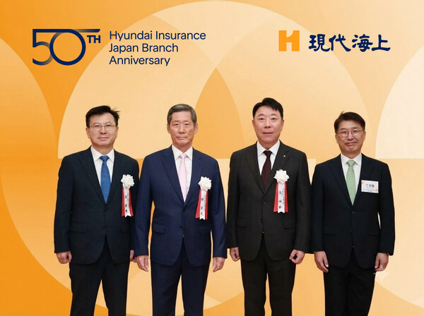 지난달 30일 일본 도쿄에서 열린 현대해상화재보험 일본지사 설립 50주년 기념행사에서 정몽윤 회장과 주요 임원들이 기념사진을 찍고 있다. (왼쪽부터) 김황태 현대해상 일본지사장, 정 회장, 이석현 현대해상 대표이사, 정희권 현대해상 해외사업본부장 /현대해상