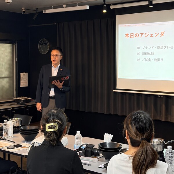 홍범준 삼양재팬 법인장이 ‘삼양1963’ 제품 발표 및 시식 행사에서 발표하고 있다. /삼양식품