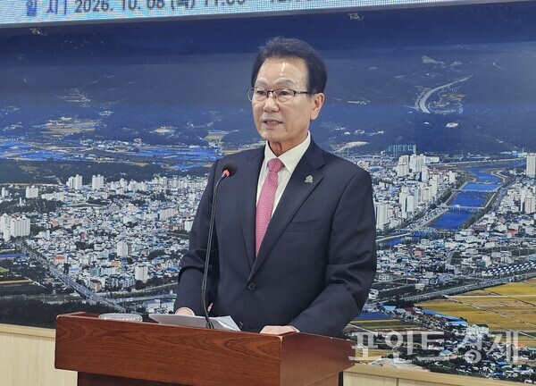 이홍기 경남 거창군수가 8일 군청 상황실에서 취임 100일 기자간담회에서 발언하고 있다.(사진=임승제) ⓒ포인트경제