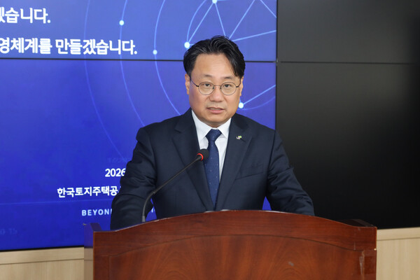 지난 15일 이성훈 LH사장이 서울지역본부에서 열린 'AI대전환' 선포식에서 발언하고 있다. /LH