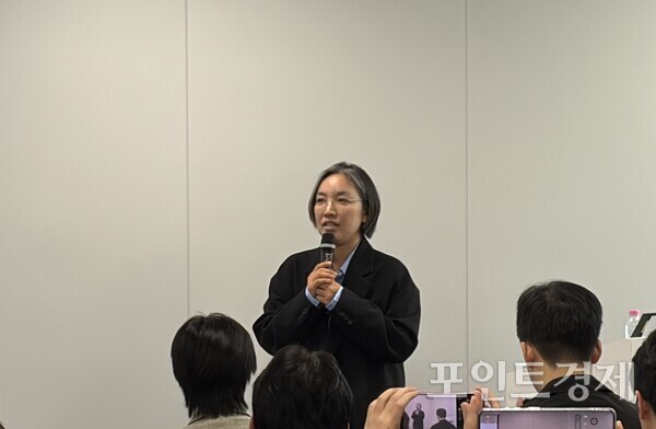 남현정 삼성전자 MX사업부 웨어러블 상품기획그룹 프로가 미디어 브리핑을 진행하고 있다. ⓒ포인트경제