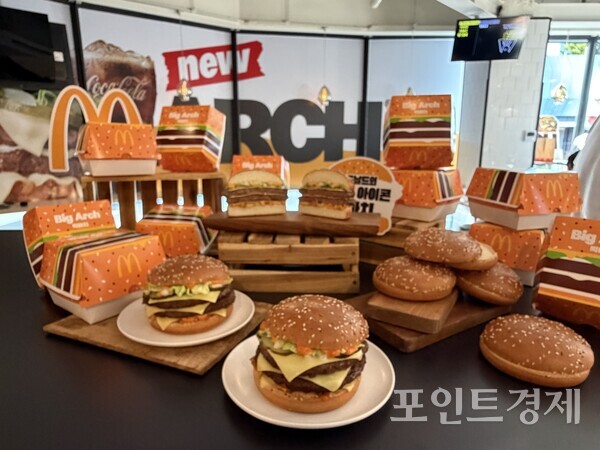 한국맥도날드가 빅아치버거 출시를 하루 앞둔 21일 진행한 미디어 대상 시식회. /ⓒ포인트경제