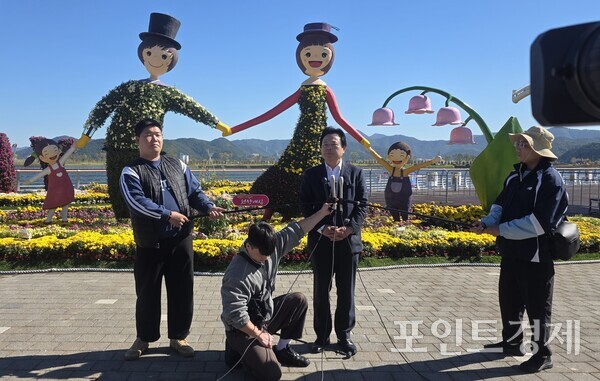 강기윤 창원특례시장이 28일 3·15해양누리공원에서 기자회견을 열고 있다.(사진=임승제) ⓒ포인트경제